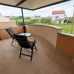 Nina Hébergement de vacances Turanj