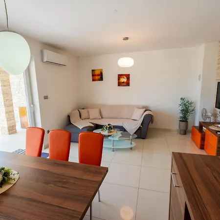 Nina Holiday home