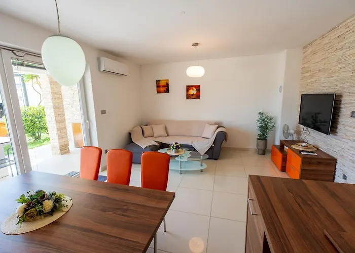 Nina بيت للعطل