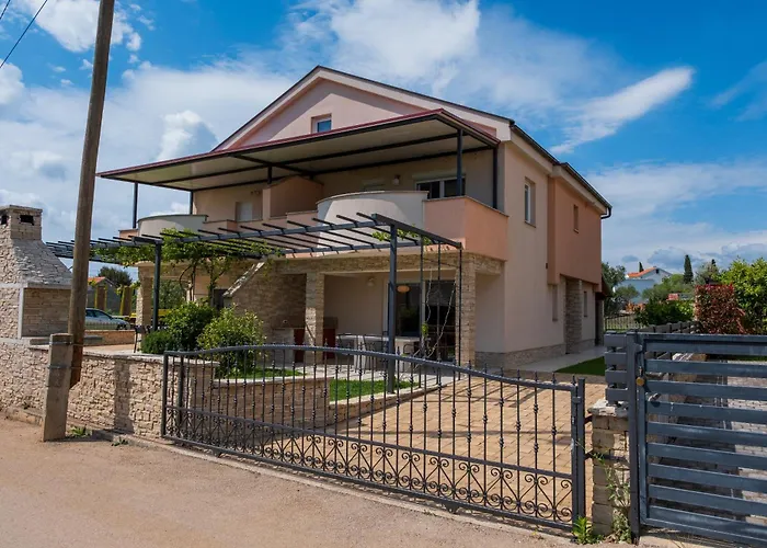 بيت للعطل Nina *